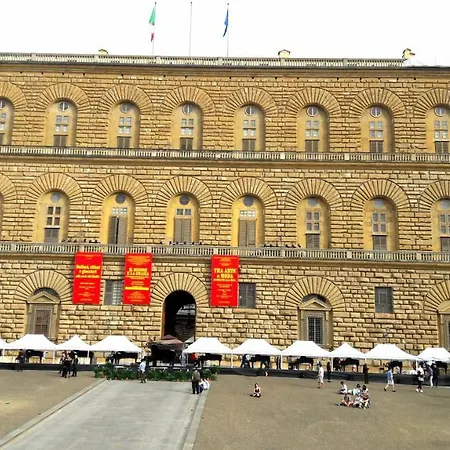 On Pitti's Square Διαμέρισμα
