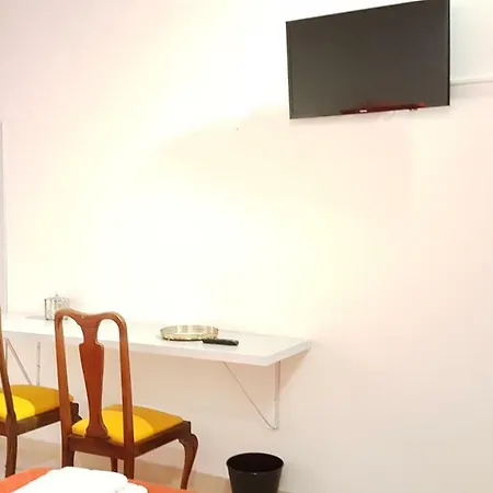 On Pitti's Square Apartment *