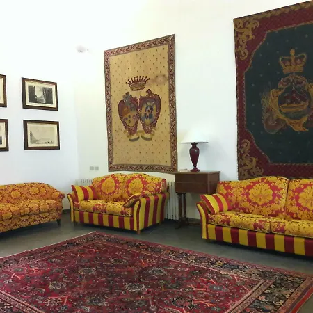 On Pitti's Square Apartment